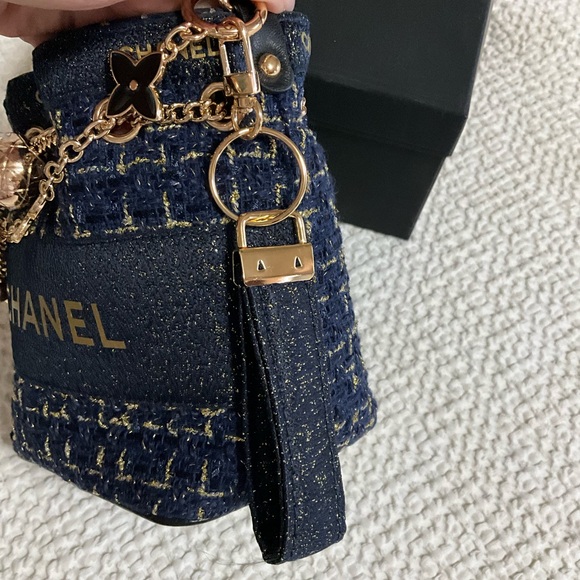 Chanel GWP Dark Blue and Gold Shoulder Makeup Bag - Picture 9 of 15